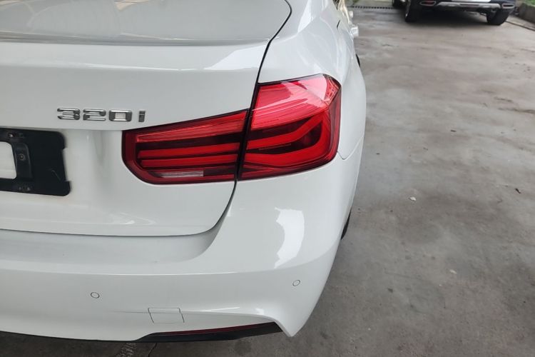 BMW 3 Series 2018 #8 BMW 3 Series 2018 car image #8
