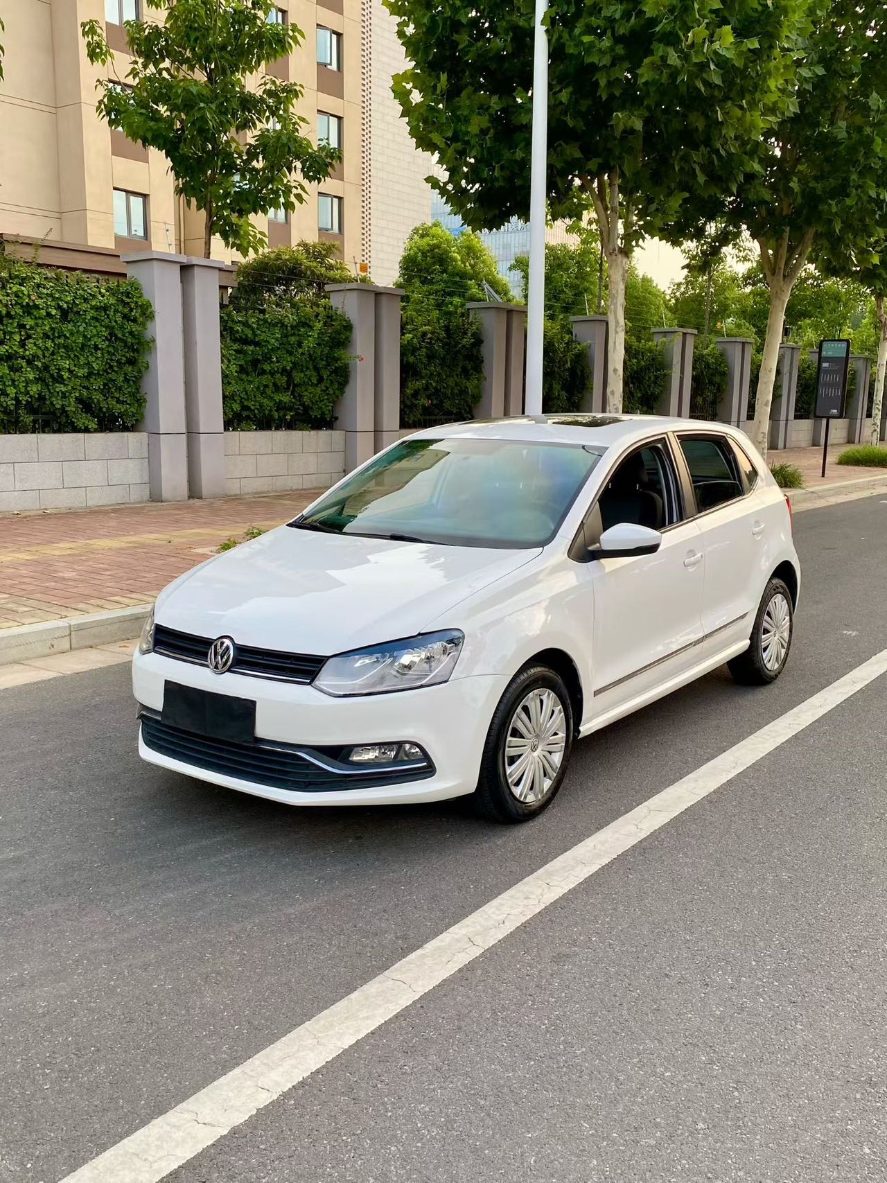 Volkswagen Polo 2016 car image 