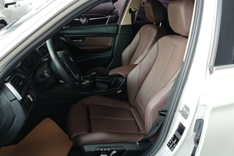 BMW 3 Series 2018 #19 BMW 3 Series 2018 car image #19