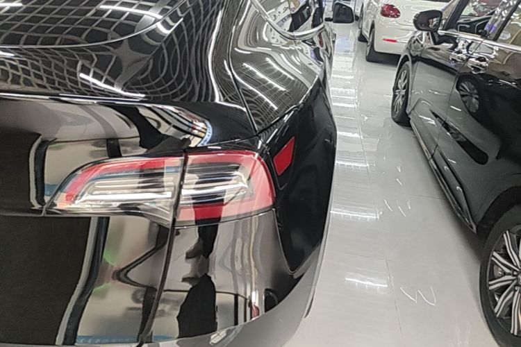 Tesla Model Y 2023 car image #8
