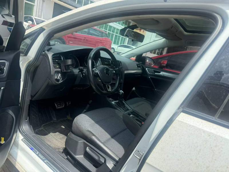 Volkswagen Golf 2019 car image #4