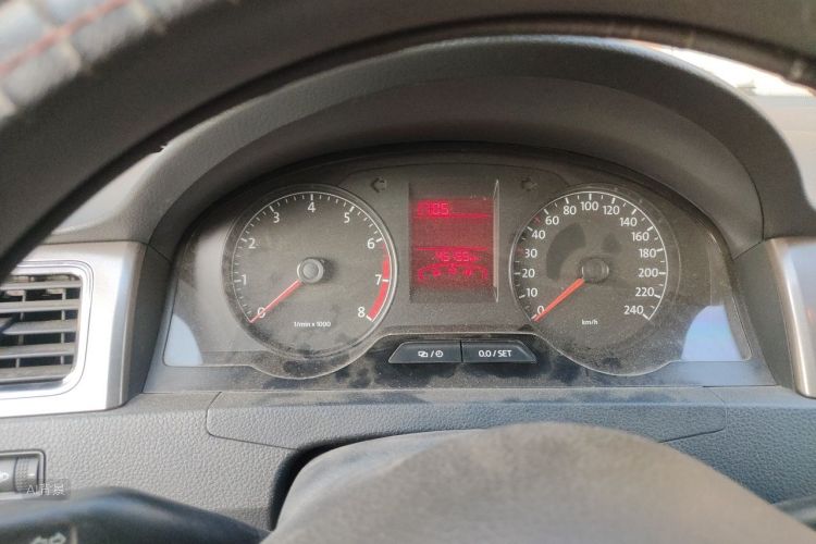 Volkswagen Santana 2016 car image #13