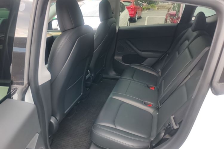 Tesla Model Y 2021 car image #17