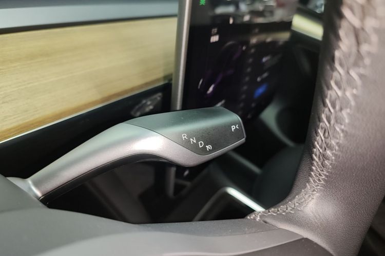 Tesla Model Y 2023 #14 Tesla Model Y 2023 car image #14