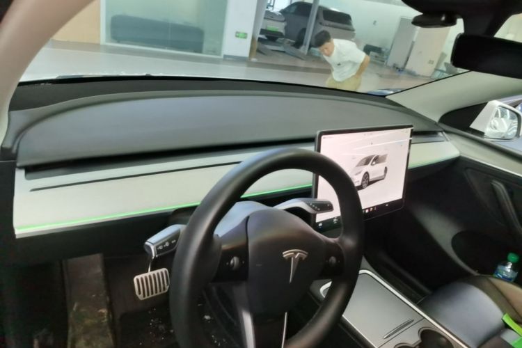 Tesla Model Y 2024 #10 Tesla Model Y 2024 car image #10