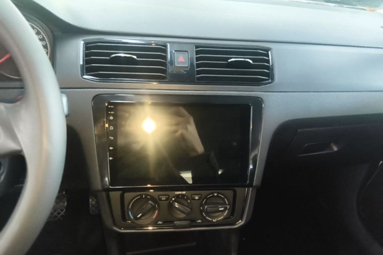 Volkswagen Santana 2023 صورة سيارة #17