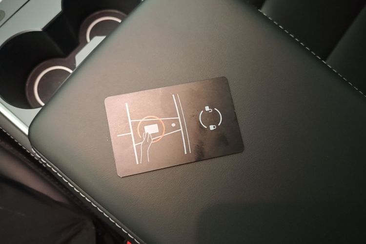 Tesla Model Y 2023 #9 Tesla Model Y 2023 car image #9