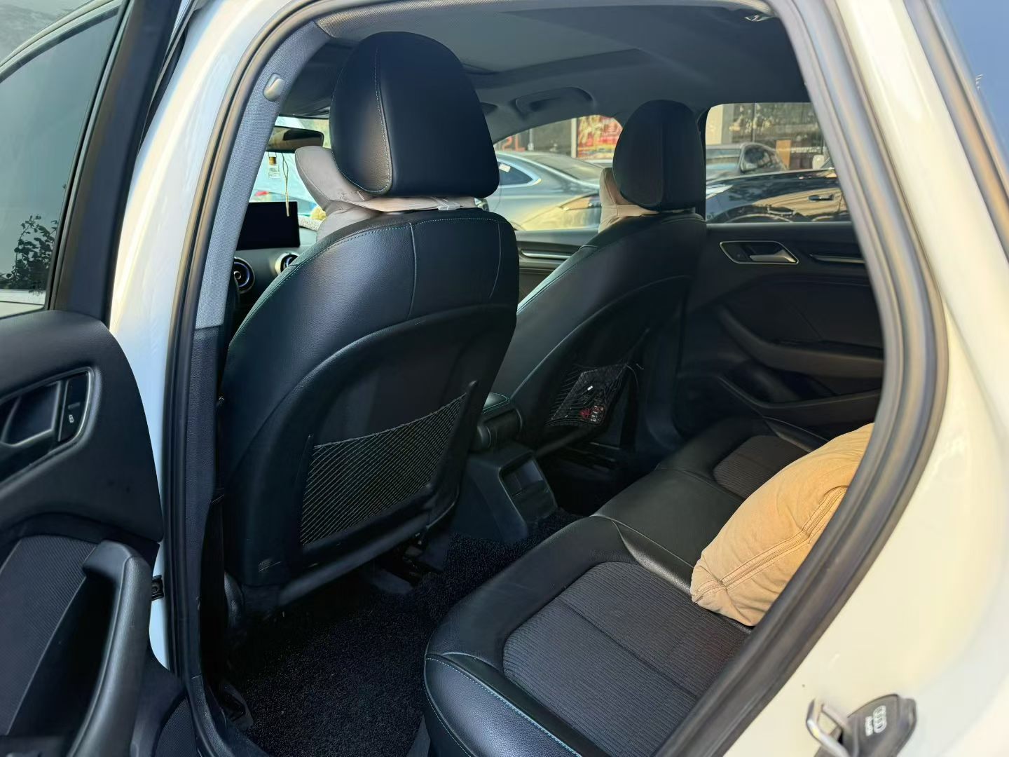 2019 car image #7