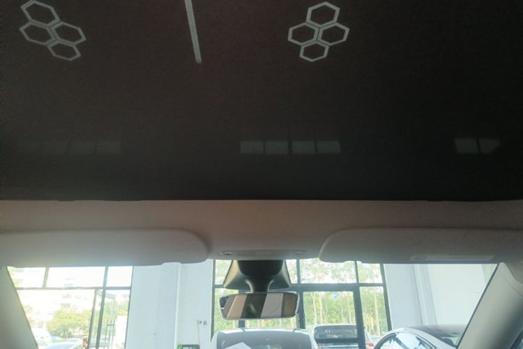 Tesla Model Y 2022 car image #18