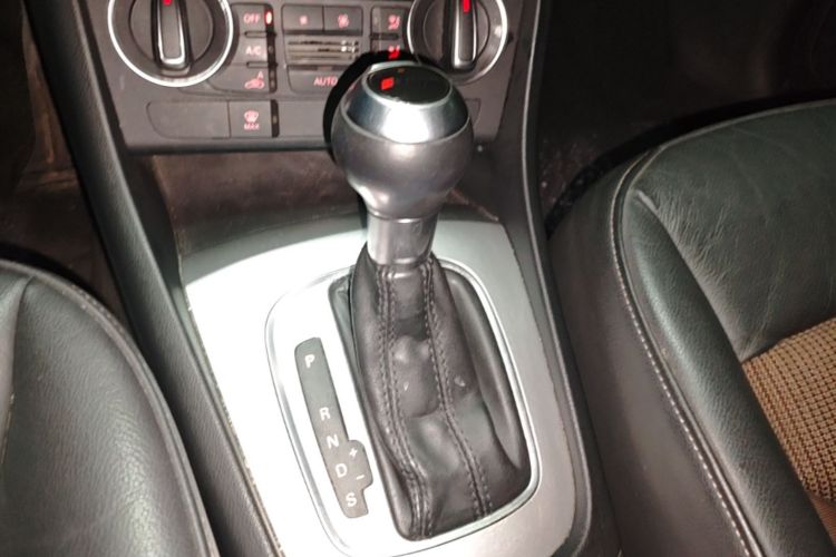 Audi Q3 2017 car image #14