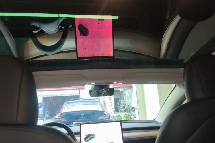 Tesla Model 3 2022 car image #18