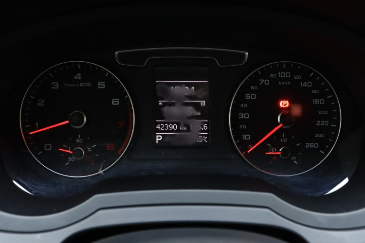Audi Q3 2018 car image #13