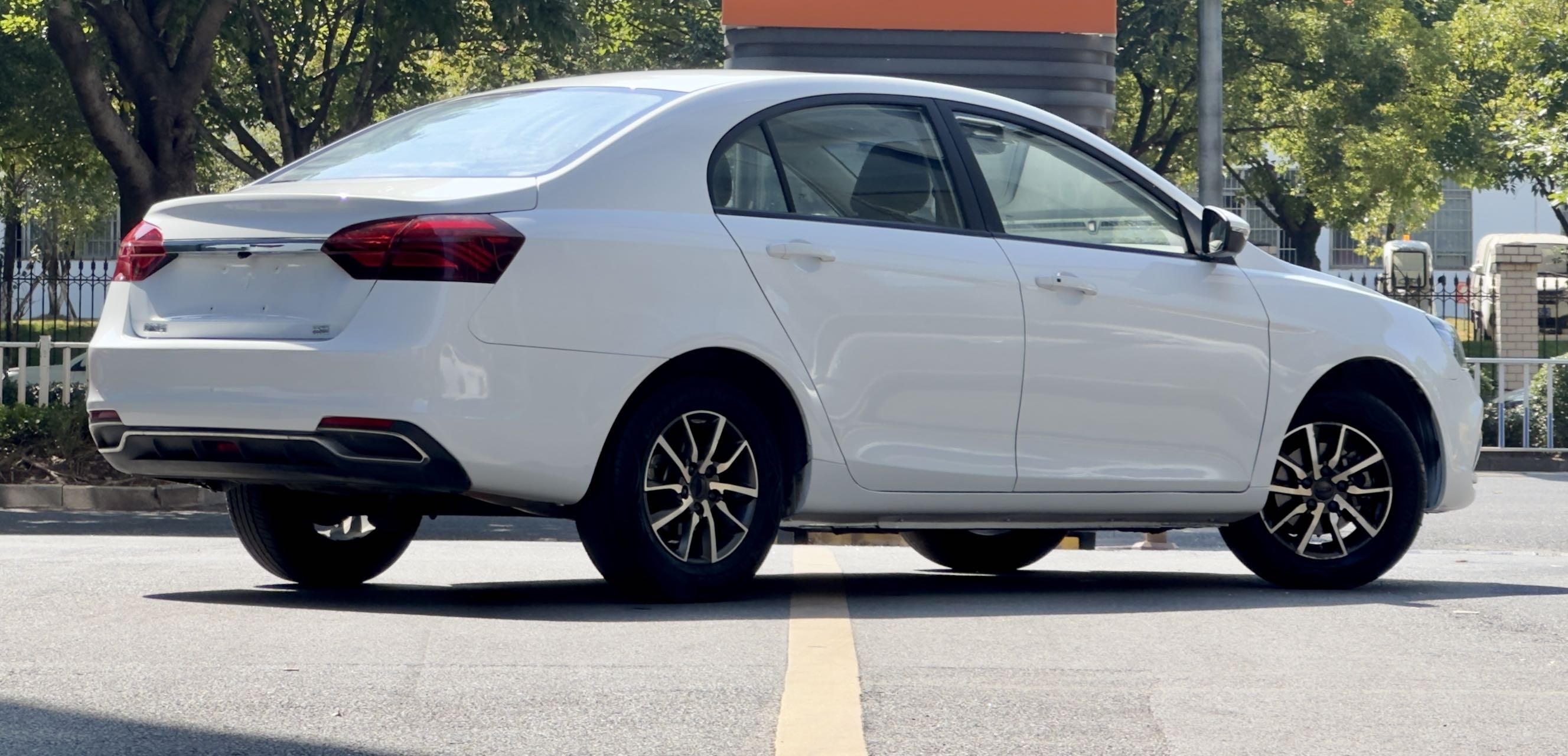 GEELY Emgrand 2020 изображение автомобиля #6