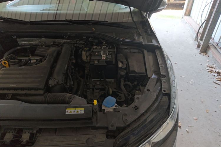 Volkswagen Golf 2024 car image #24