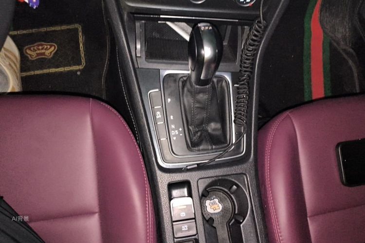 Volkswagen Golf 2020 car image #16