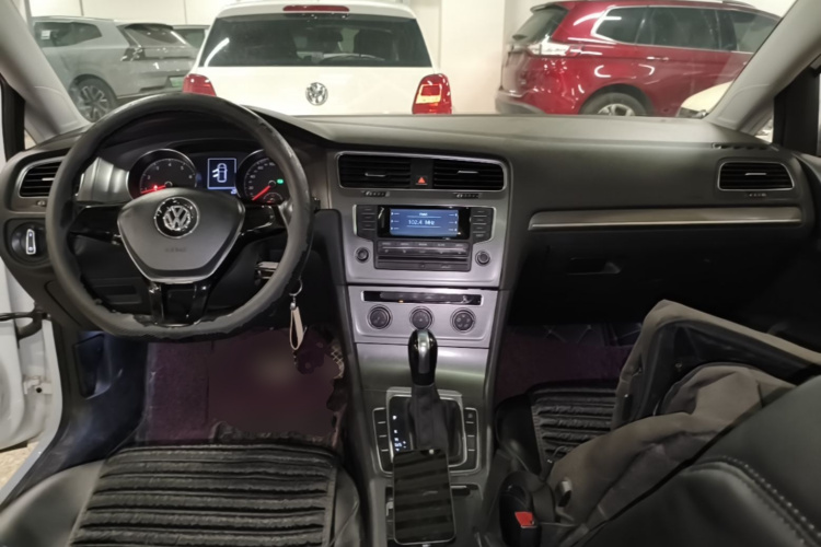 Volkswagen Golf 2015 car image #11
