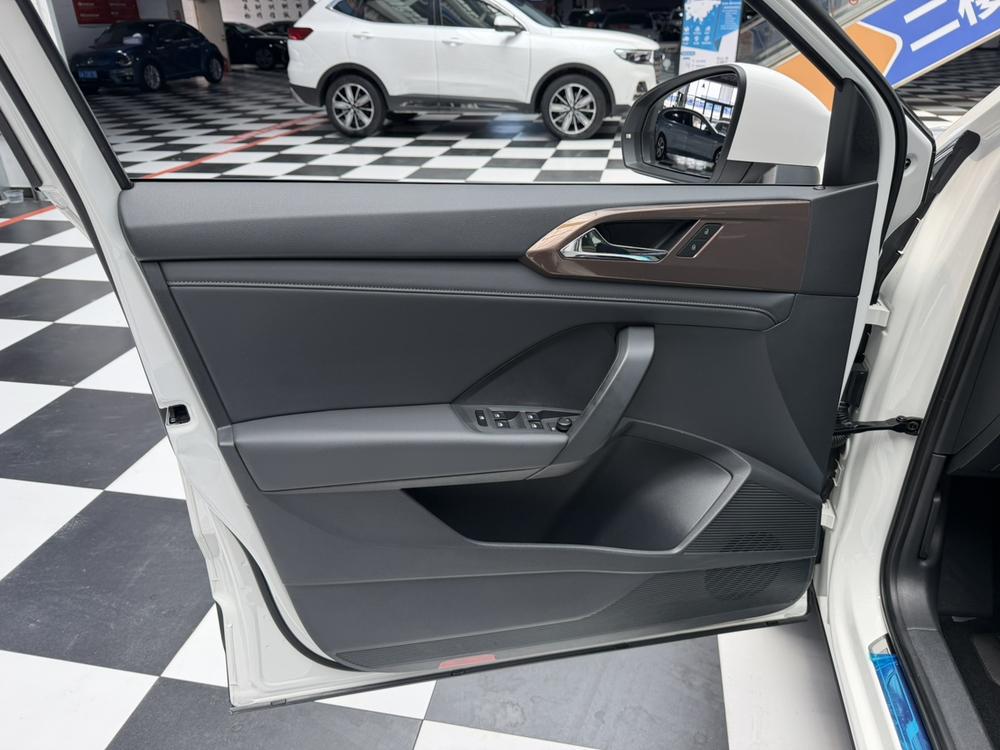 Volkswagen Tharu 2022 #8 Volkswagen Tharu 2022 car image #8