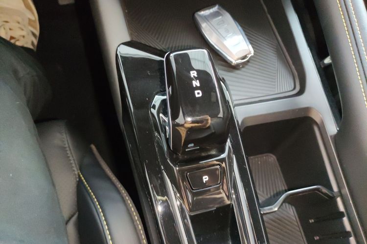 GEELY Coolray 2025 car image #18