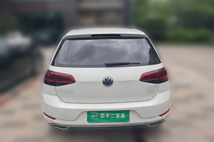 Volkswagen Golf 2018 car image #6