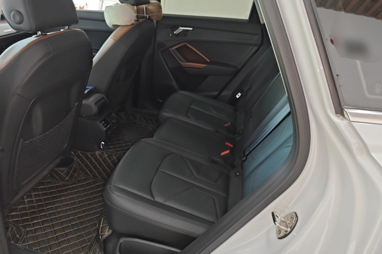 Audi Q3 2021 car image #17
