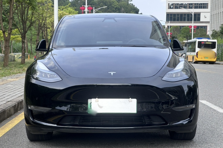 Tesla Model Y 2022 car image #11