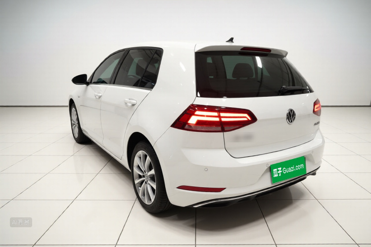 Volkswagen Golf 2018 car image #5