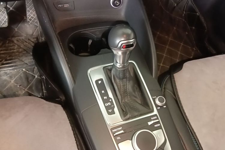 Audi A3 2018 car image #14