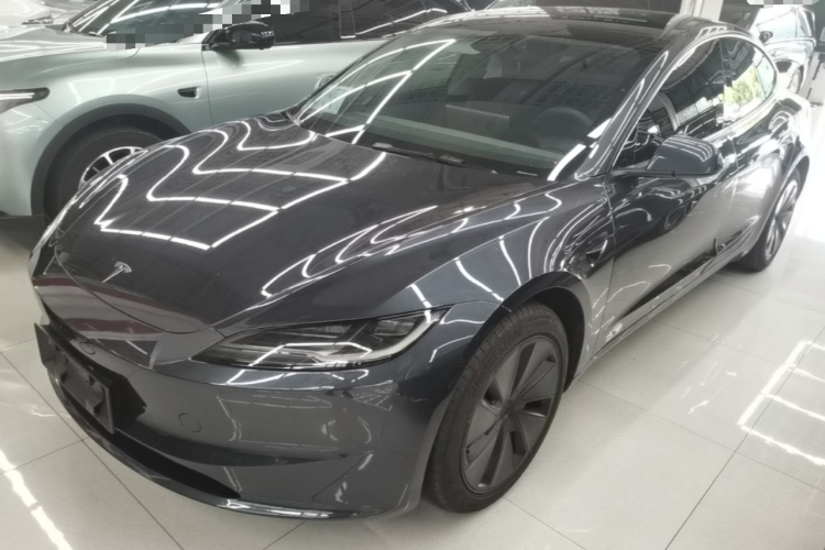 Tesla Model 3 2025 car image #2