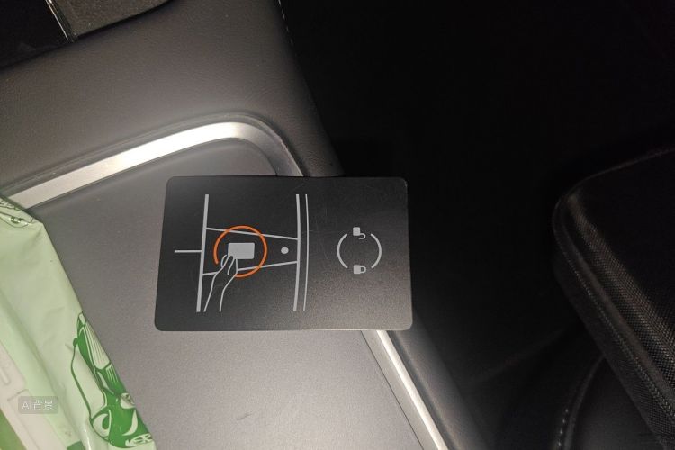Tesla Model Y 2023 car image #10