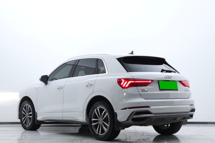 Audi Q3 2021 car image #6