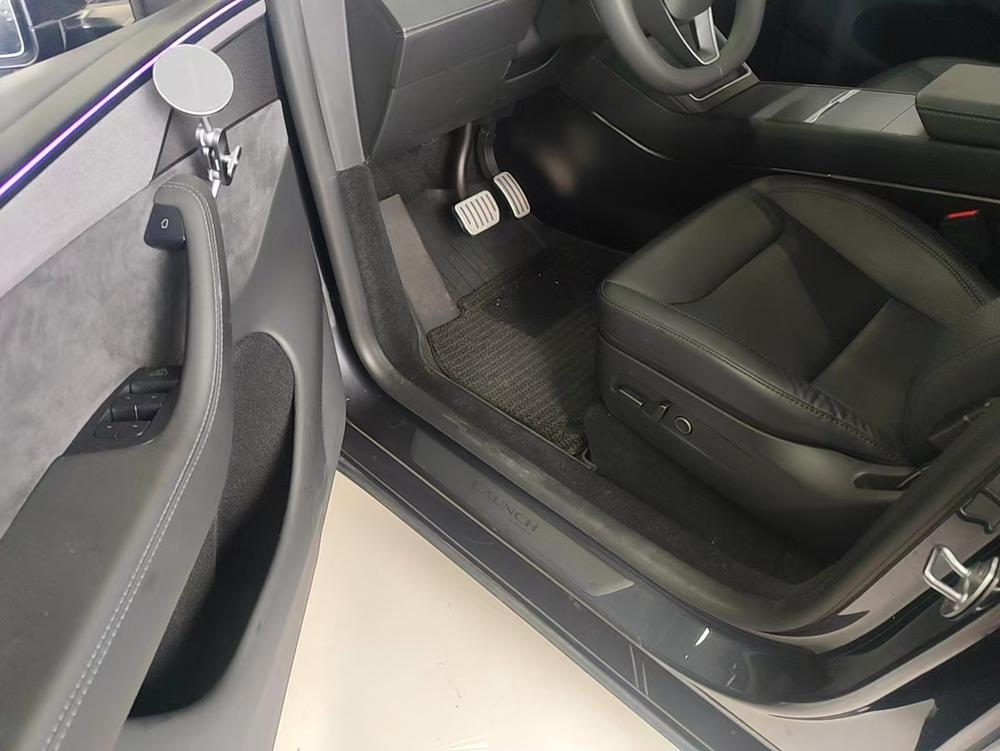 Tesla Model Y 2025 #6 Tesla Model Y 2025 car image #6