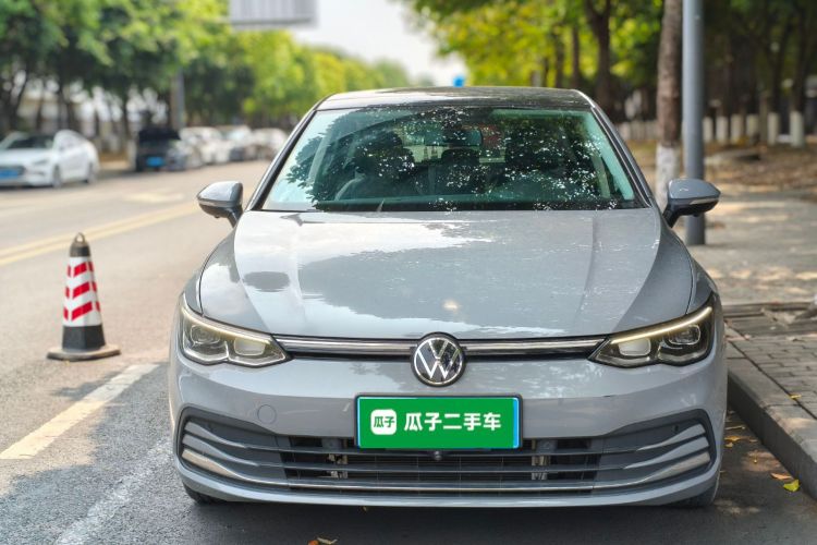 Volkswagen Golf 2023 car image #3