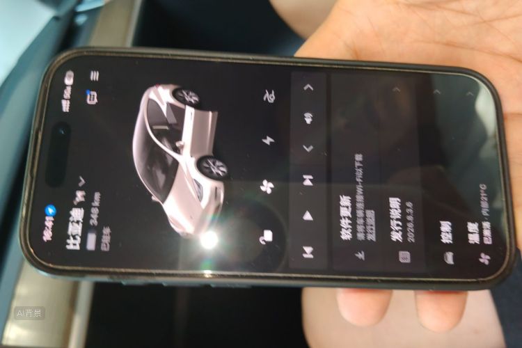 Tesla Model Y 2023 car image #10