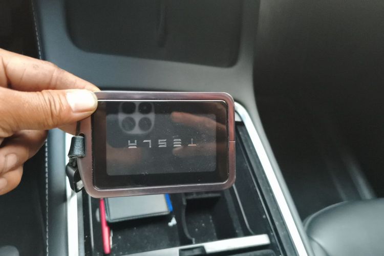 Tesla Model Y 2022 car image #11