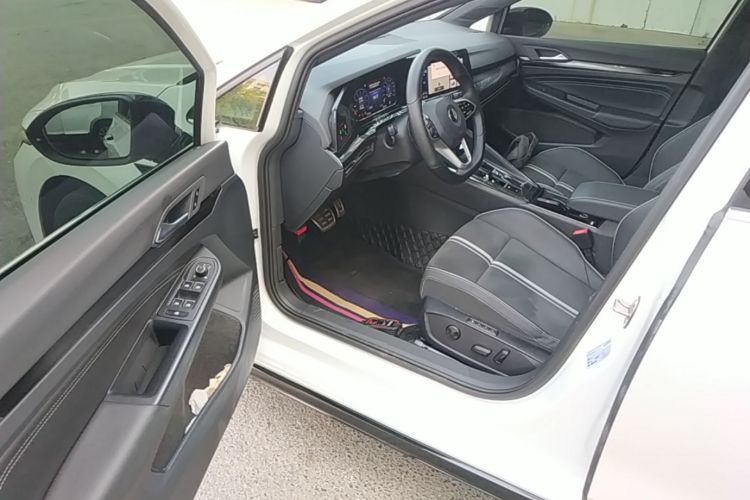 Volkswagen Golf 2022 car image #16