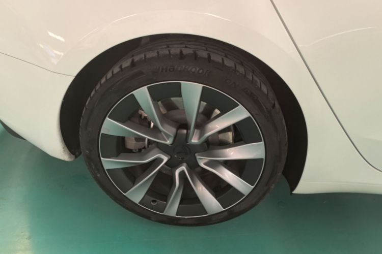 Tesla Model 3 2026 imagen de coche #10