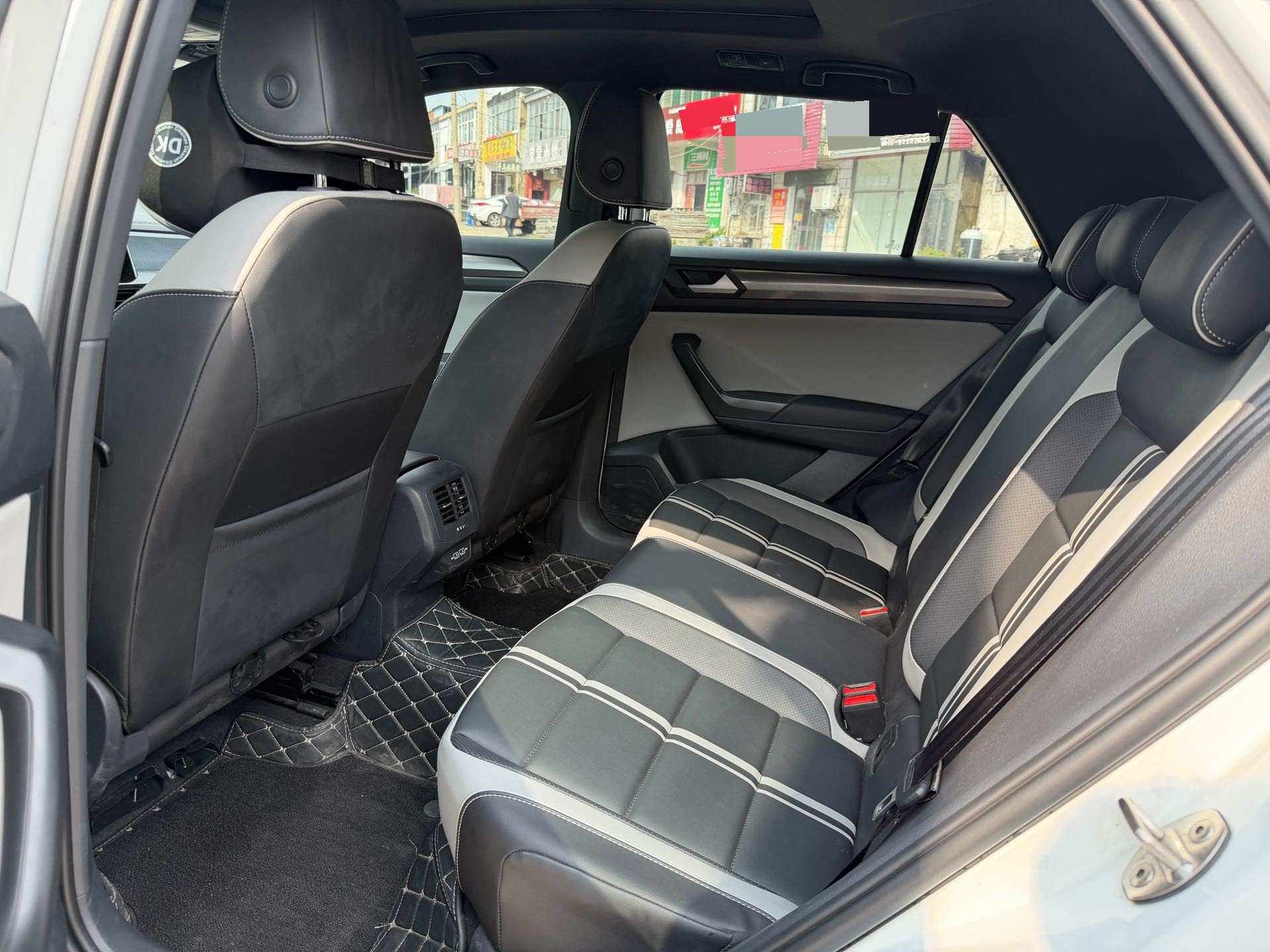 Volkswagen T-Roc 2024 #4 Volkswagen T-Roc 2024 صورة سيارة #4