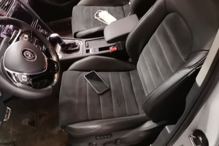 Volkswagen Golf 2019 car image #15