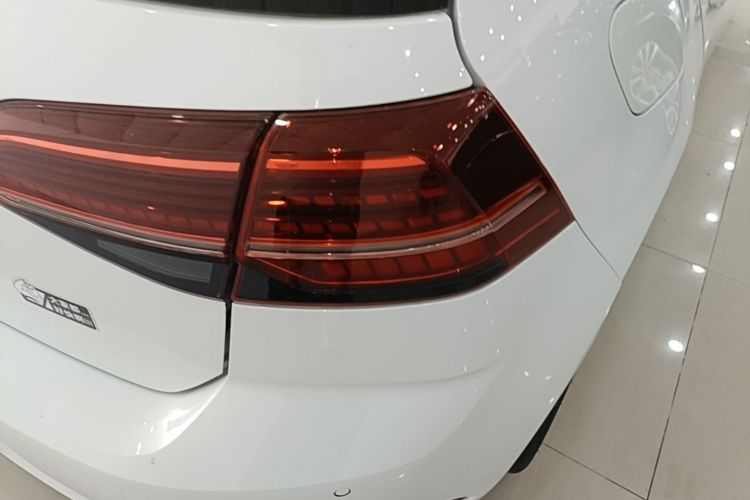 Volkswagen Golf 2019 car image #8