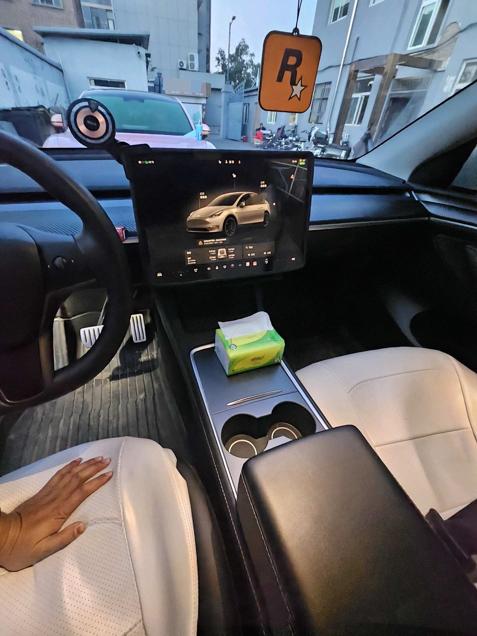 2022 car image #2