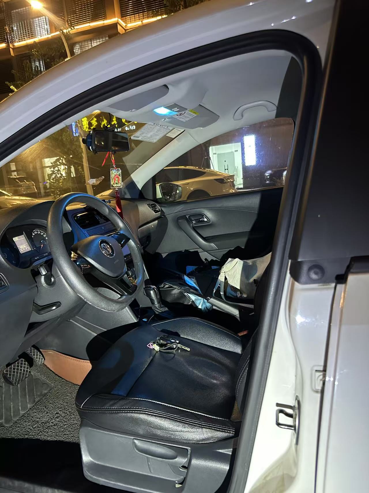 Volkswagen Polo 2016 car image #3