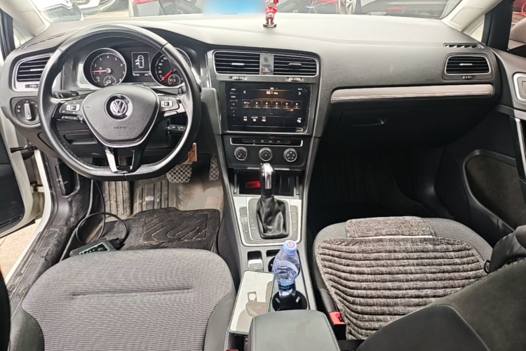 Volkswagen Golf 2020 car image #10