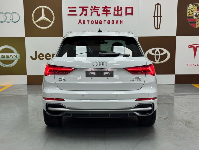 Audi Q3 2022 car image #5