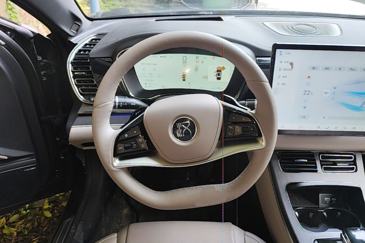 BYD Han 2025 car image #11
