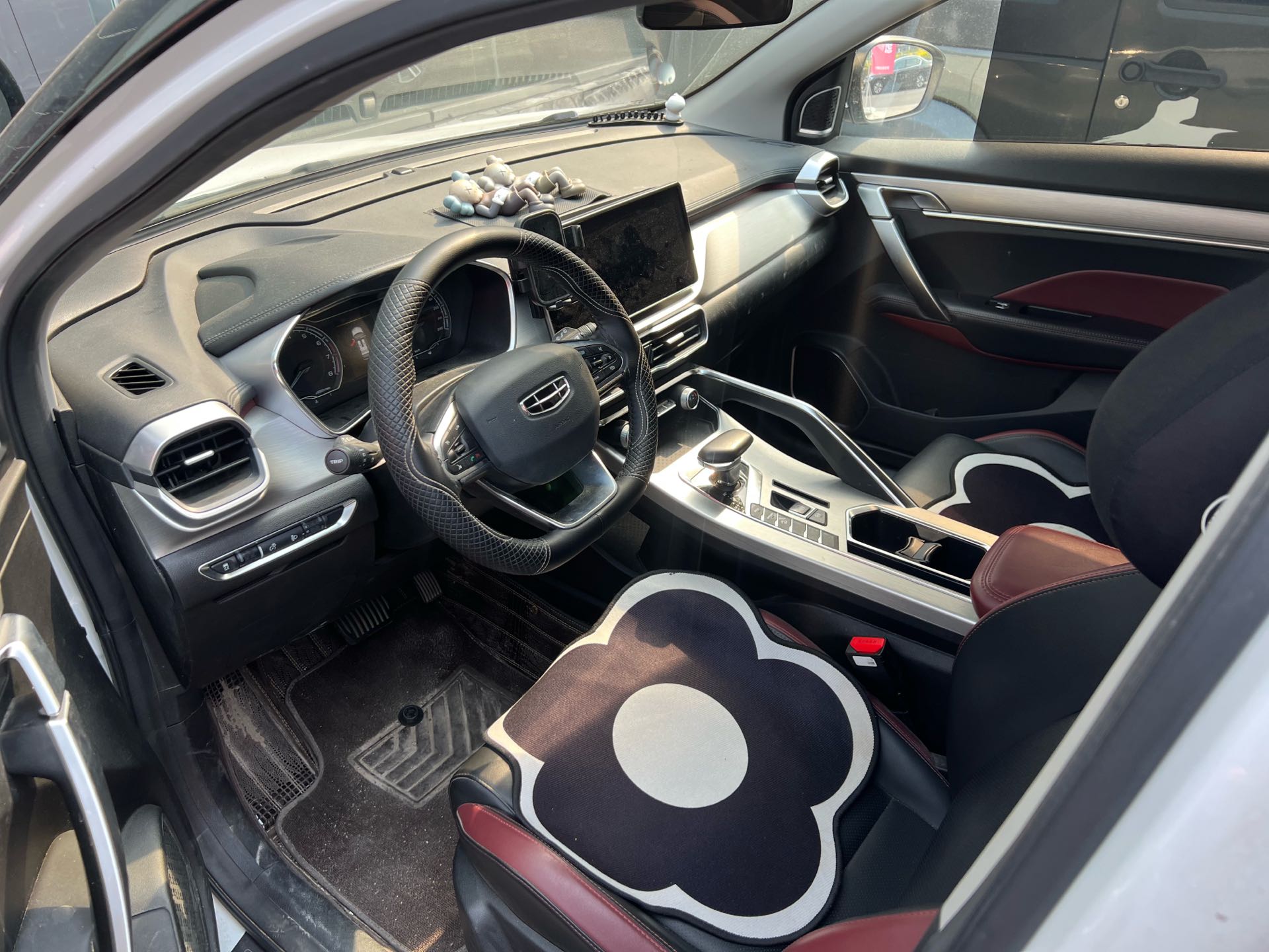 GEELY Coolray 2022 car image #2