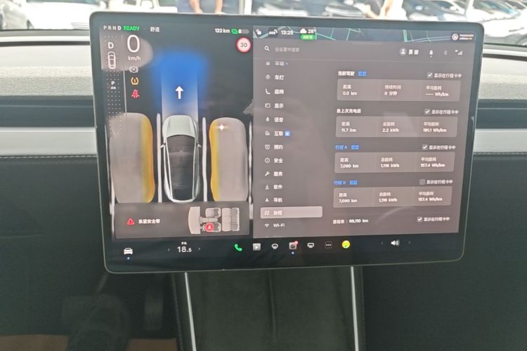Tesla Model Y 2025 #13 Tesla Model Y 2025 car image #13