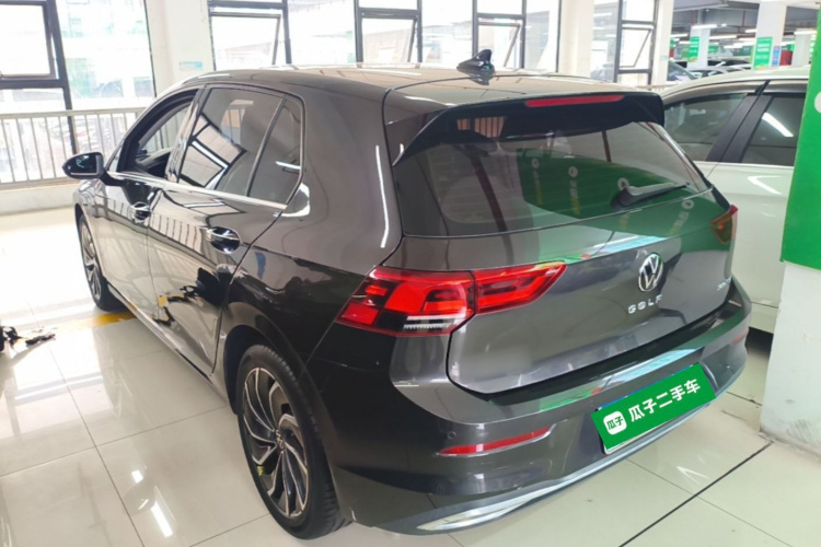 Volkswagen Golf 2022 car image #5