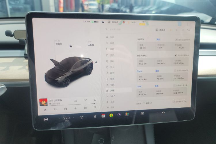 Tesla Model Y 2022 car image #12