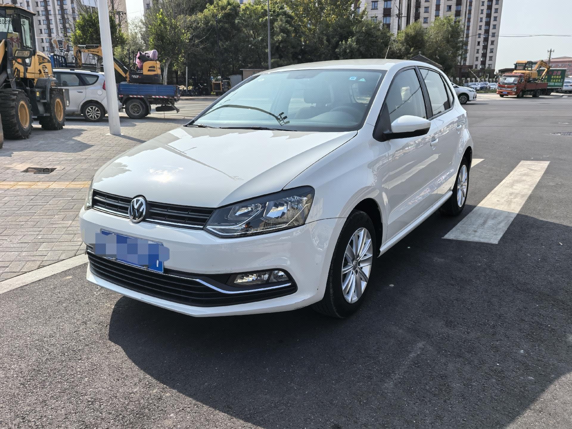 Volkswagen Polo 2015 Volkswagen Polo 2015 car image