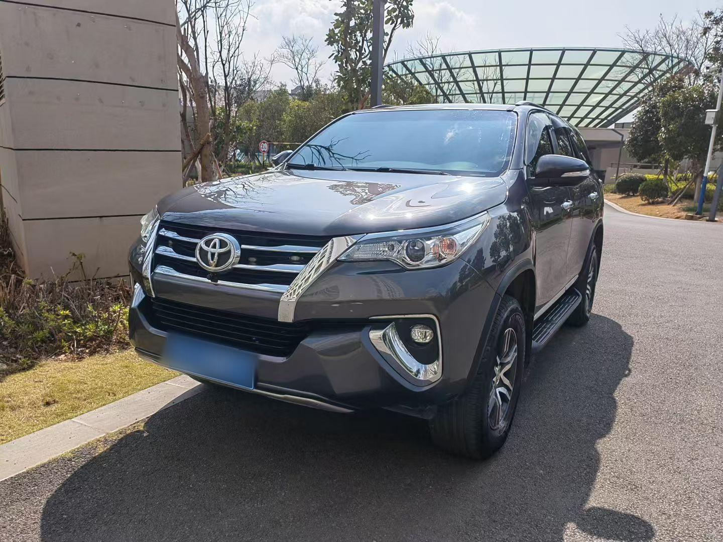 Toyota Fortuner 2017 汽车图片 